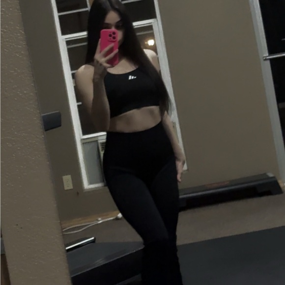 Meet your Posher, Karina - Picture 1 of 1